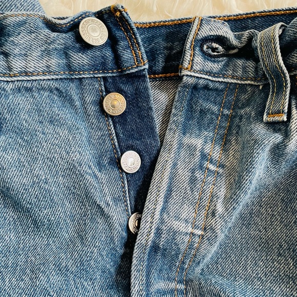 Levi's Women's Blue Distressed Jeans - Picture 11 of 16